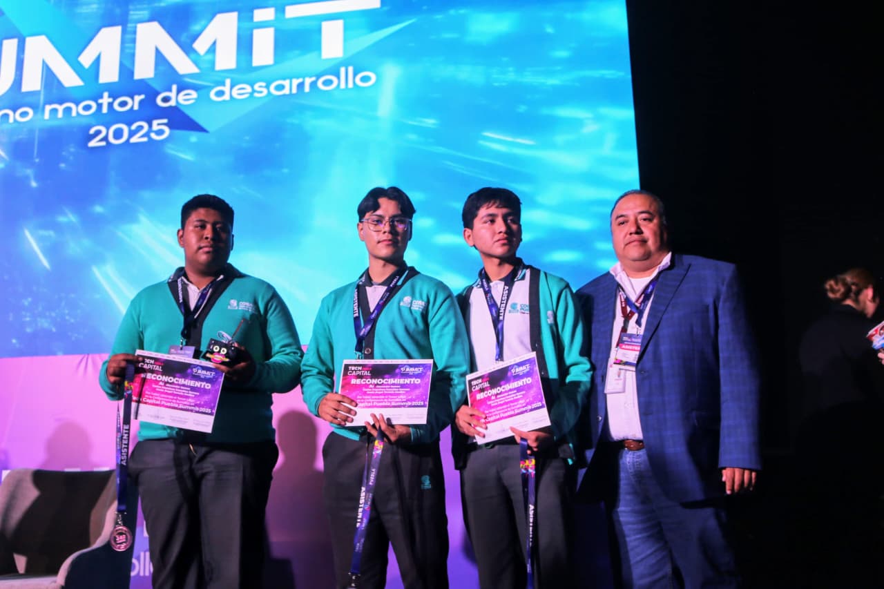 Destaca COBAEP en competencia estatal de robótica
